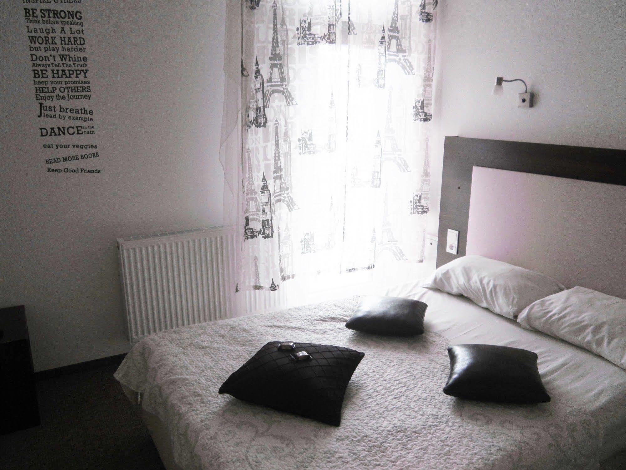 Happy Inn Kaunas Luaran gambar